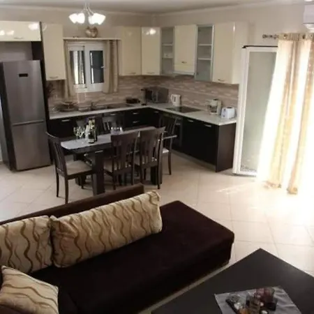Mandis - Alexandra 2nd Floor Apartment Karavádhos